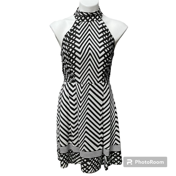 Bisou Bisou Dresses & Skirts - Bisou Bisou Black & White Chevron Print Sleeveless Halter Dress - Size 6